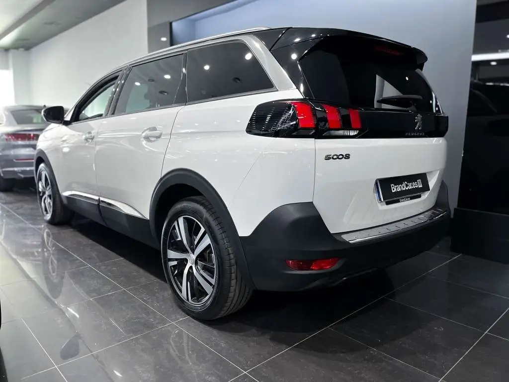 Photo 1 : Peugeot 5008 2019 Diesel