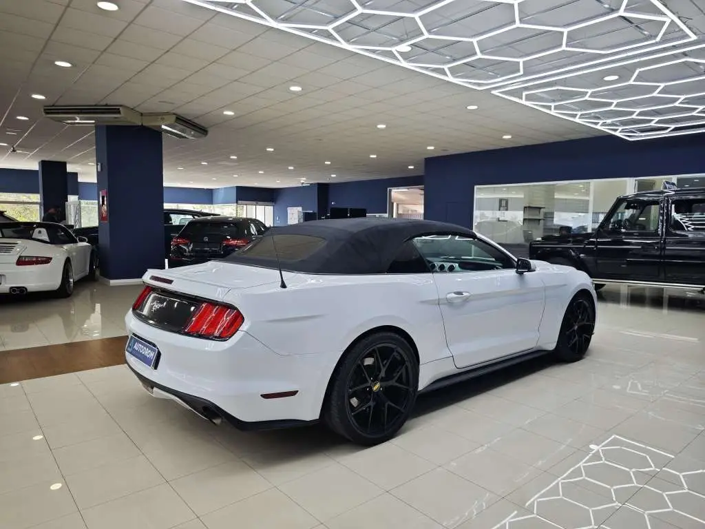 Photo 1 : Ford Mustang 2015 Petrol