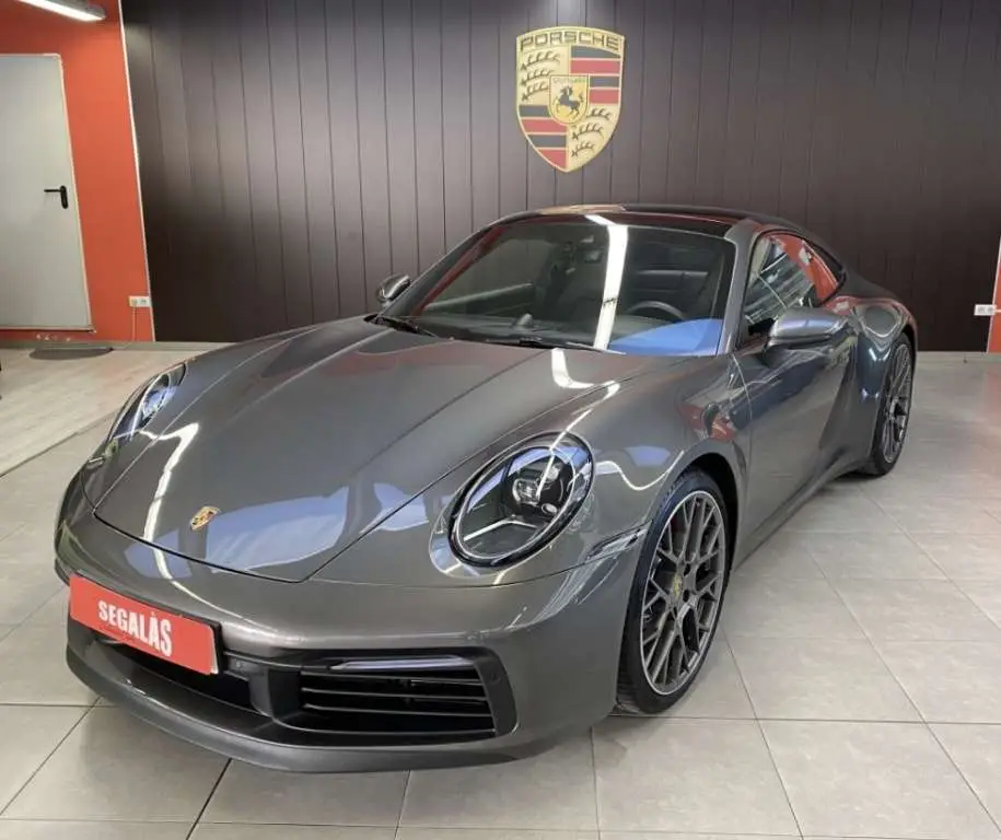 Photo 1 : Porsche 992 2019 Petrol