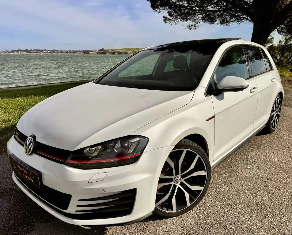 Photo 1 : Volkswagen Golf 2016 Petrol