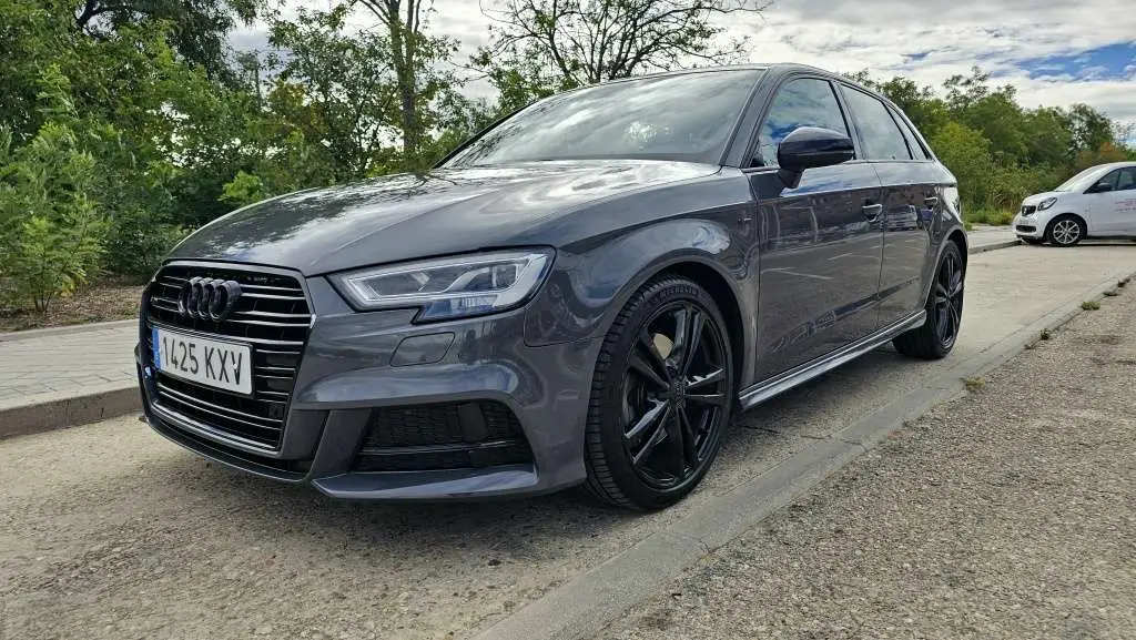 Photo 1 : Audi A3 2019 Petrol