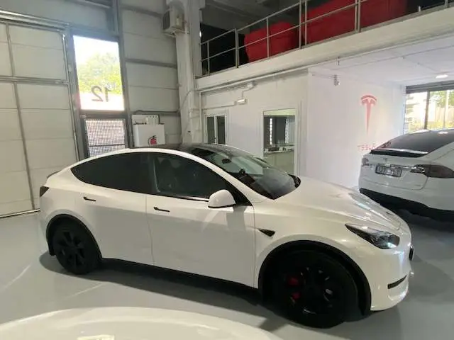 Photo 1 : Tesla Model Y 2023 Électrique