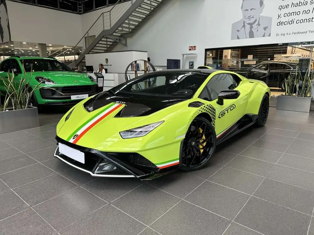 Photo 1 : Lamborghini Huracan 2022 Essence