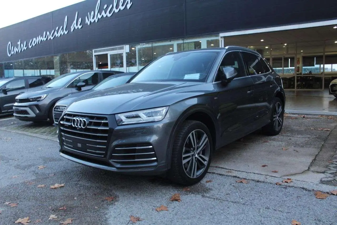 Photo 1 : Audi Q5 2020 Électrique