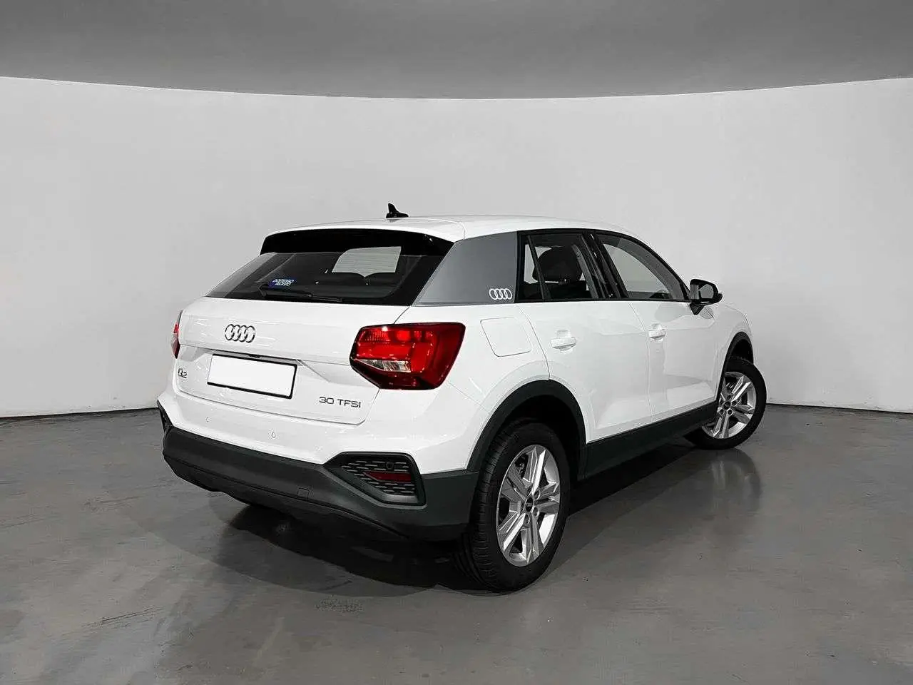 Photo 1 : Audi Q2 2024 Petrol