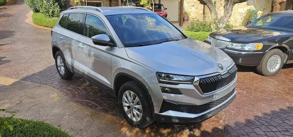 Photo 1 : Skoda Karoq 2023 Essence