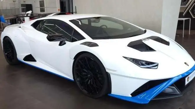 Photo 1 : Lamborghini Huracan 2021 Essence