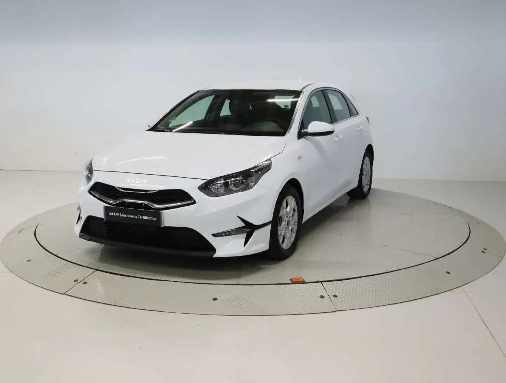 Photo 1 : Kia Ceed 2023 Essence