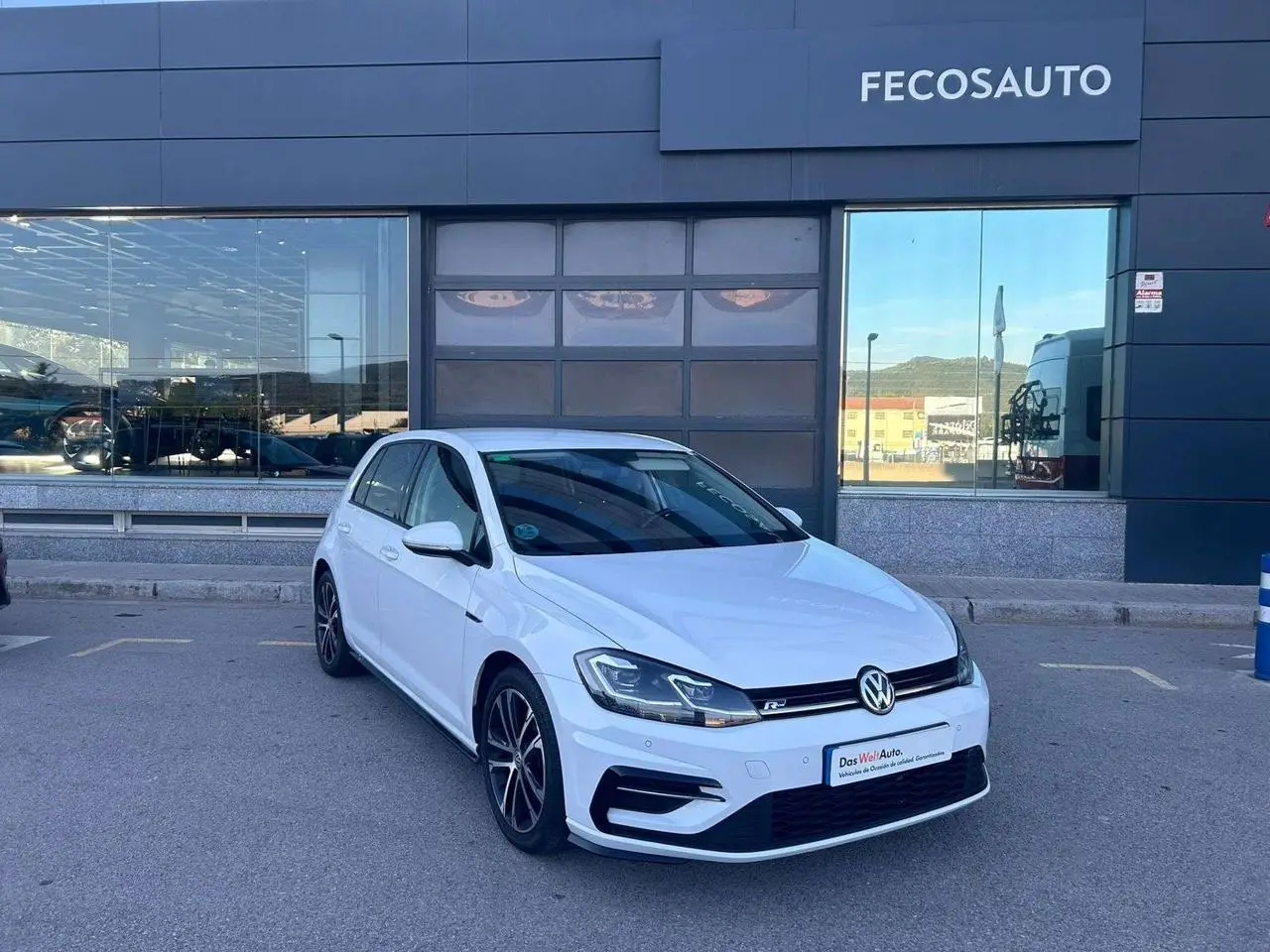 Photo 1 : Volkswagen Golf 2019 Petrol