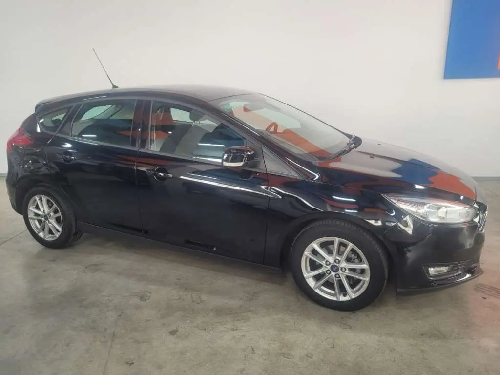 Photo 1 : Ford Focus 2016 Petrol