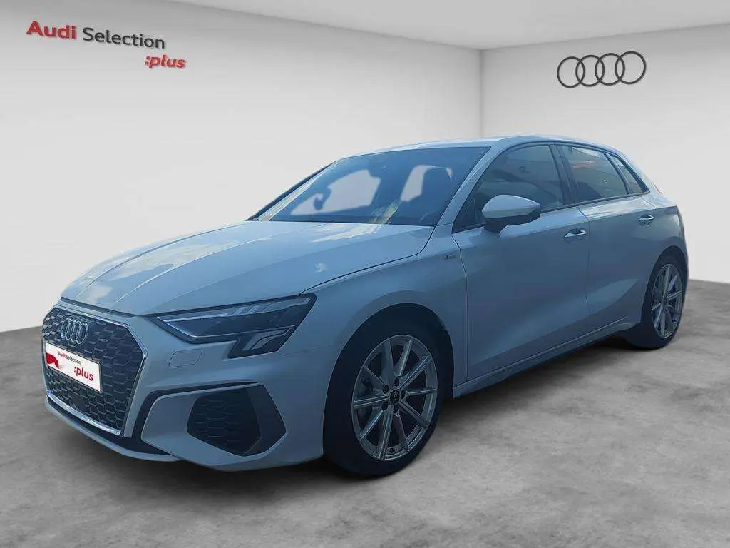 Photo 1 : Audi A3 2023 Essence