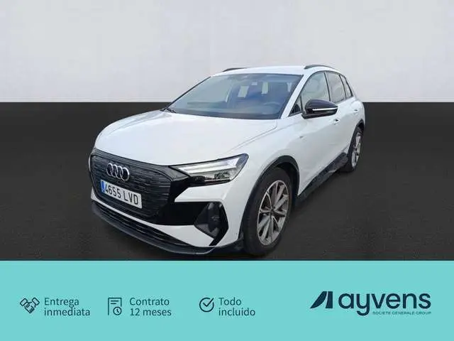 Photo 1 : Audi Q4 2021 Électrique