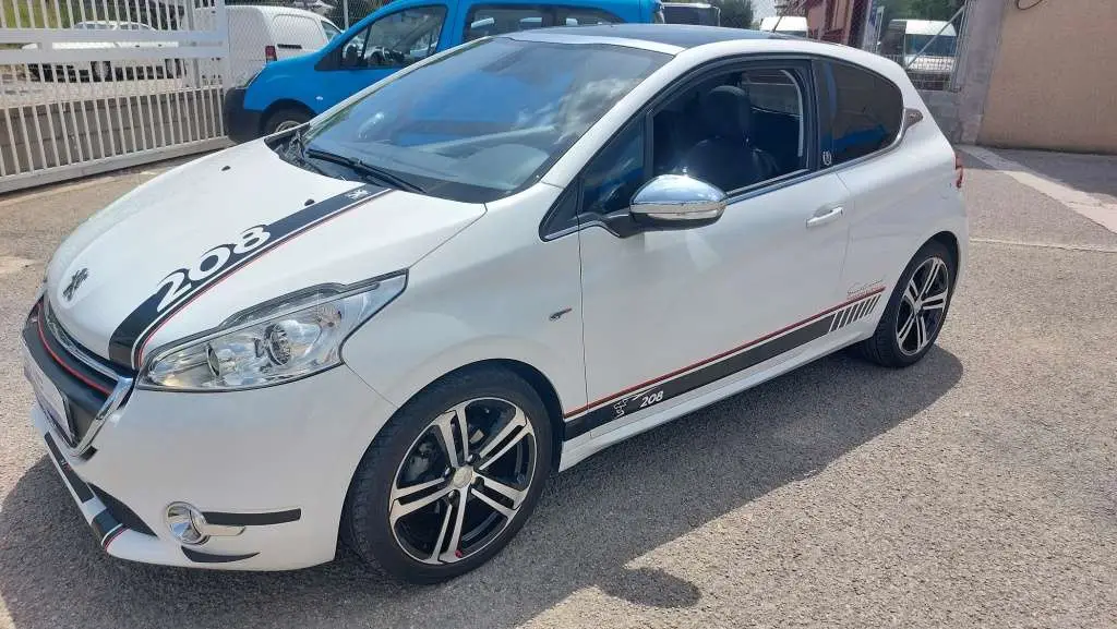 Photo 1 : Peugeot 208 2015 Diesel