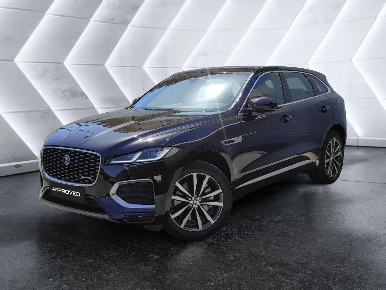 Photo 1 : Jaguar F-pace 2024 Essence