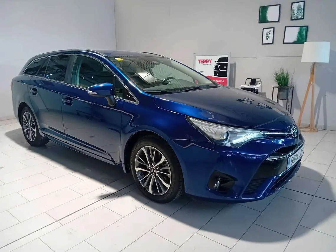 Photo 1 : Toyota Avensis 2016 Diesel