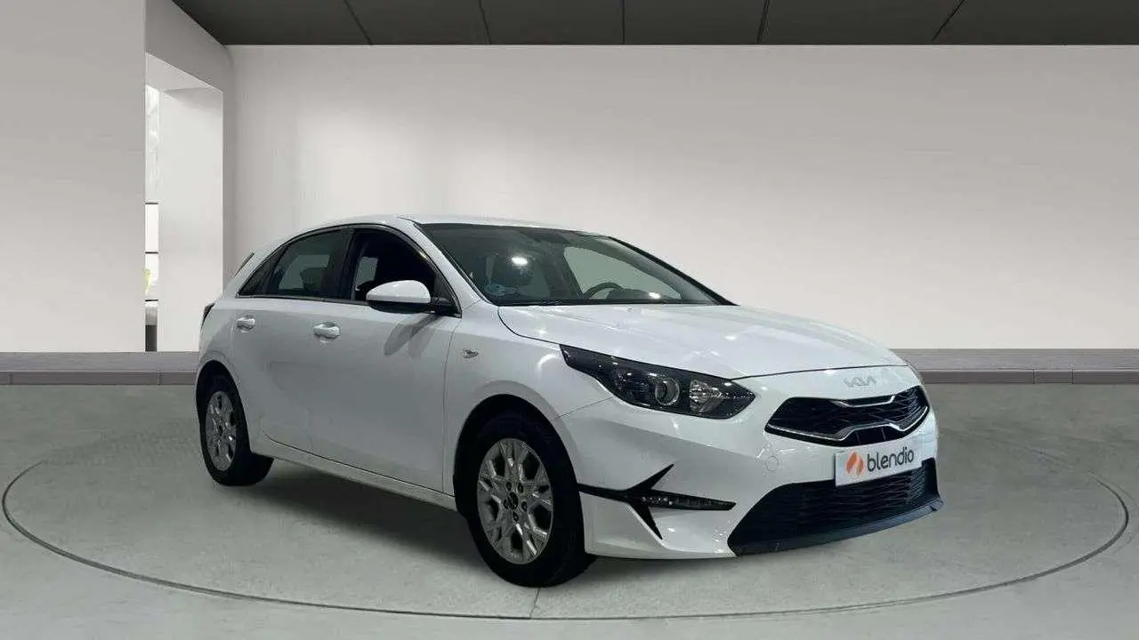 Photo 1 : Kia Ceed 2023 Petrol