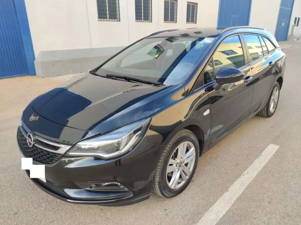 Photo 1 : Opel Astra 2018 Diesel