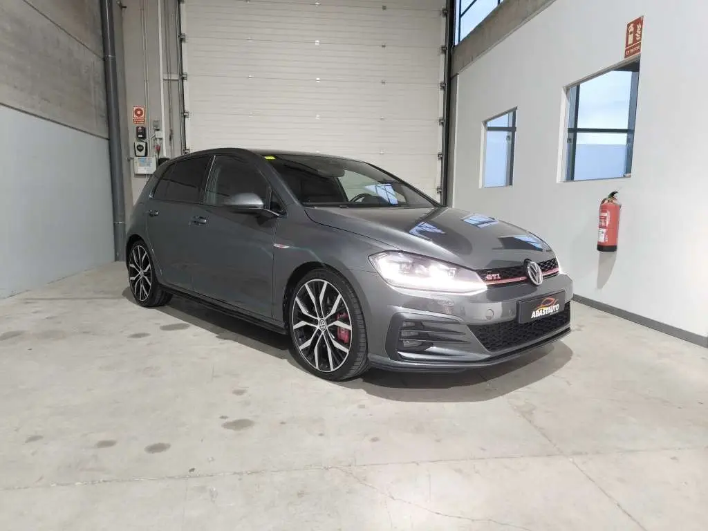 Photo 1 : Volkswagen Golf 2018 Essence