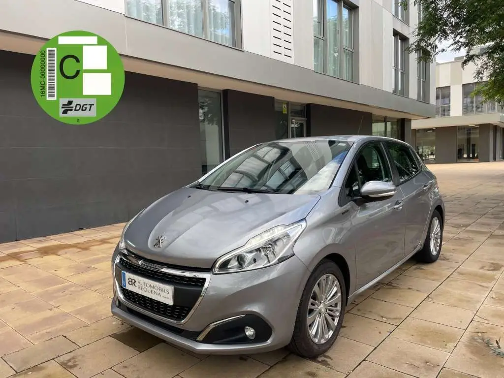 Photo 1 : Peugeot 208 2018 Petrol