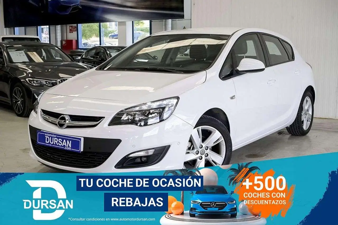 Photo 1 : Opel Astra 2015 Petrol