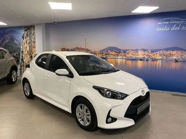 Photo 1 : Toyota Yaris 2024 Petrol