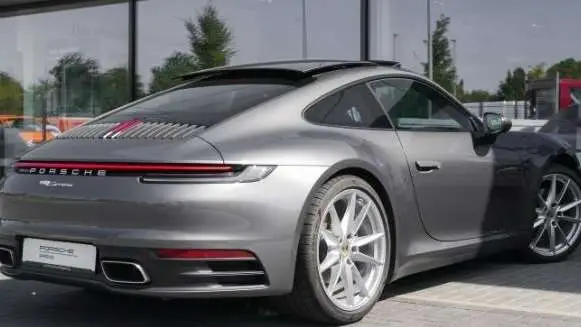 Photo 1 : Porsche 992 2023 Petrol