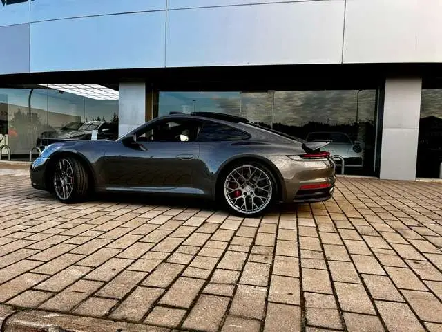 Photo 1 : Porsche 992 2019 Petrol