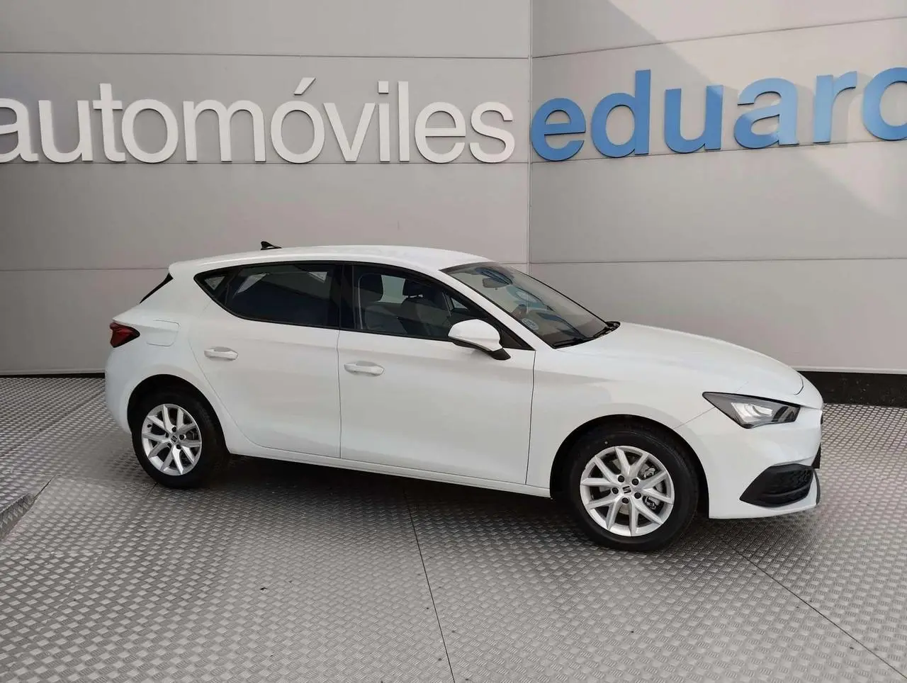 Photo 1 : Seat Leon 2023 Petrol