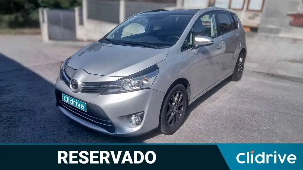 Photo 1 : Toyota Verso 2016 Petrol