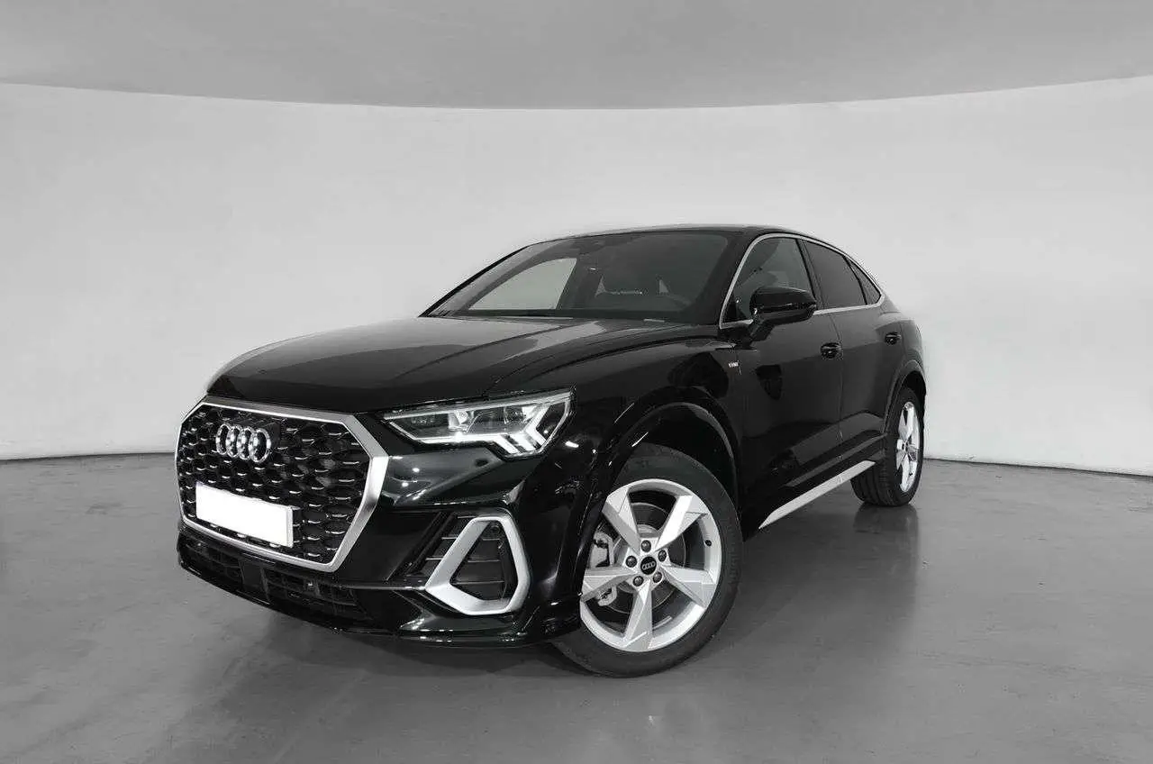 Photo 1 : Audi Q3 2023 Petrol