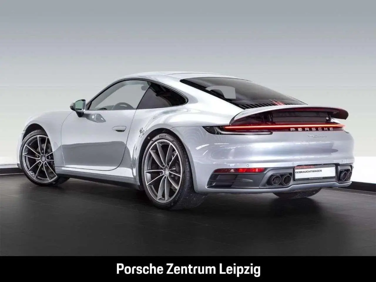 Photo 1 : Porsche 992 2022 Petrol