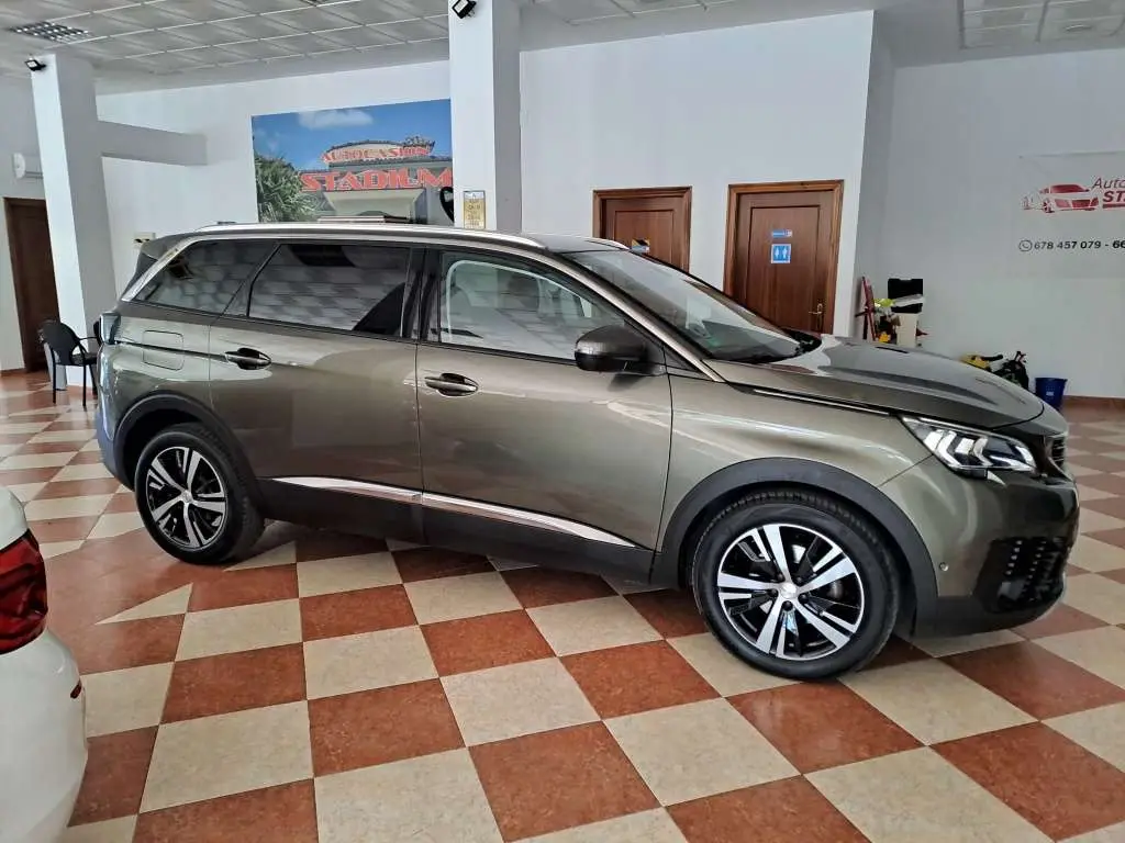 Photo 1 : Peugeot 5008 2020 Diesel