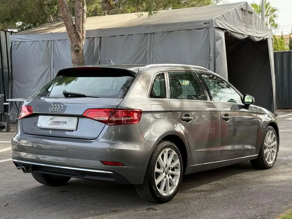 Photo 1 : Audi A3 2018 Diesel