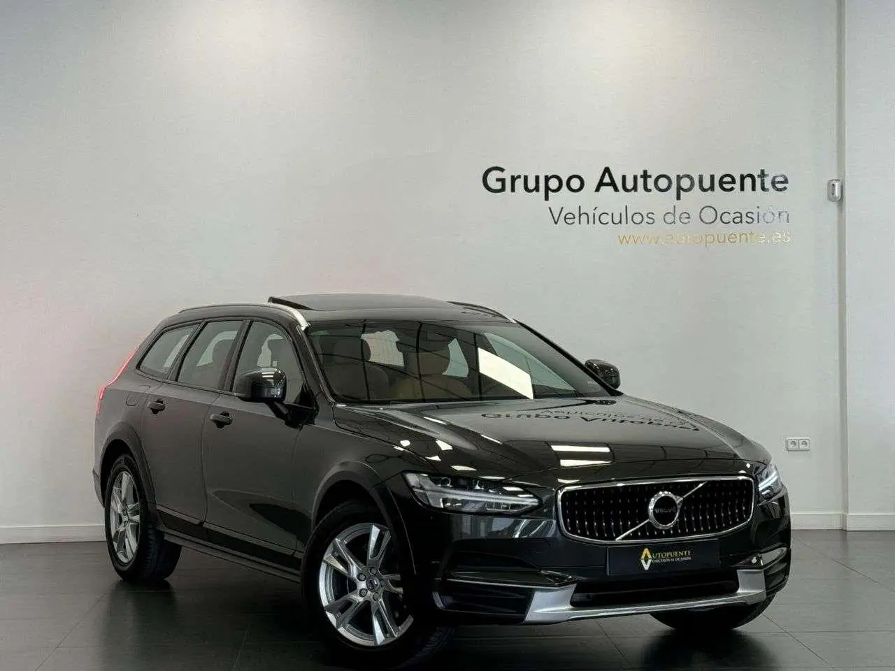 Photo 1 : Volvo V90 2019 Diesel