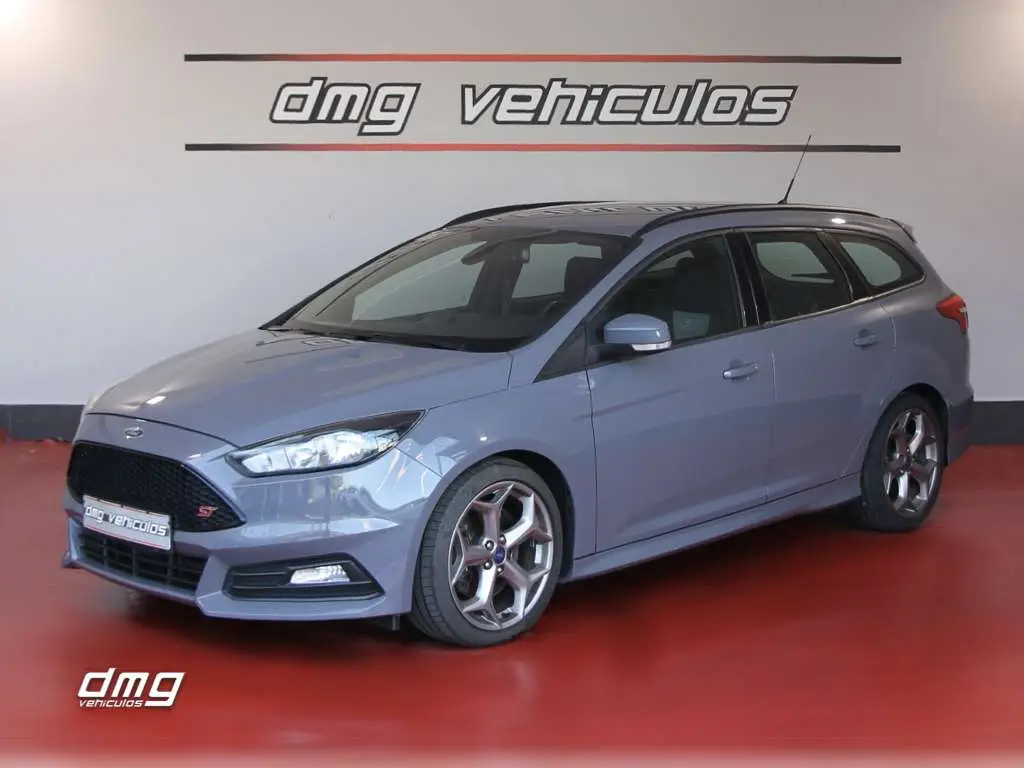 Photo 1 : Ford Focus 2016 Petrol