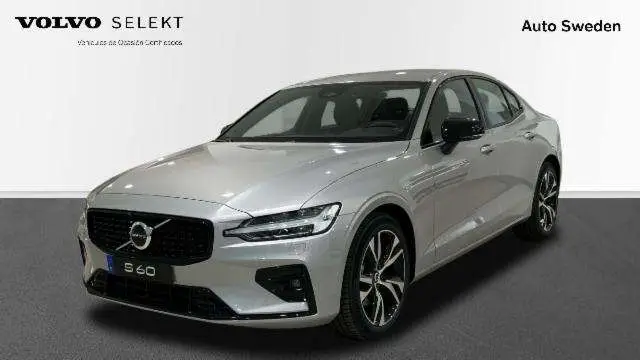 Photo 1 : Volvo S60 2023 Petrol