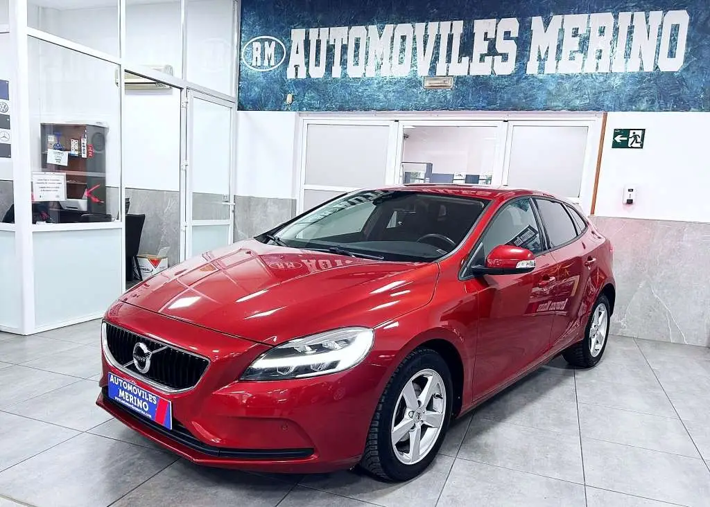 Photo 1 : Volvo V40 2018 Diesel