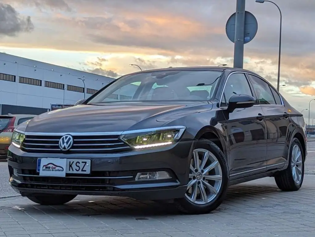 Photo 1 : Volkswagen Passat 2019 Diesel