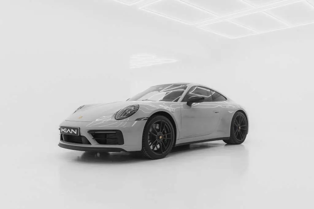 Photo 1 : Porsche 992 2022 Essence