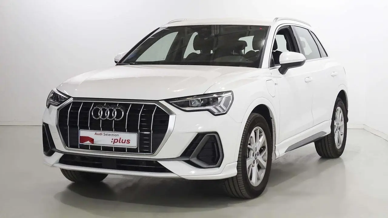 Photo 1 : Audi Q3 2022 Hybride