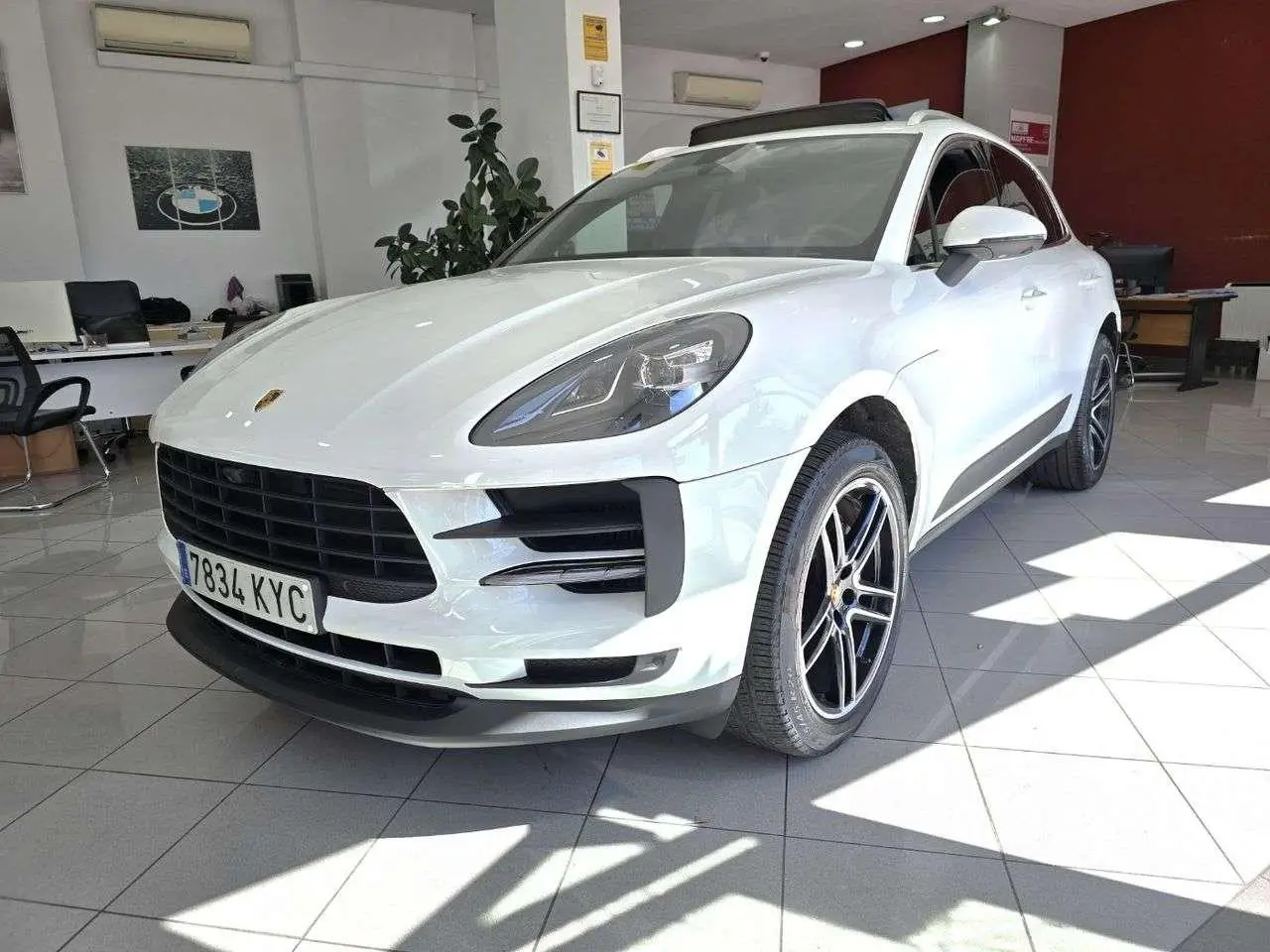 Photo 1 : Porsche Macan 2019 Essence