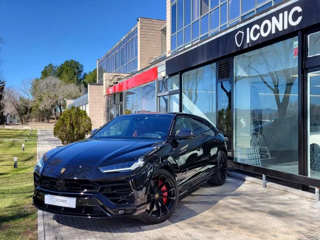 Photo 1 : Lamborghini Urus 2021 Petrol