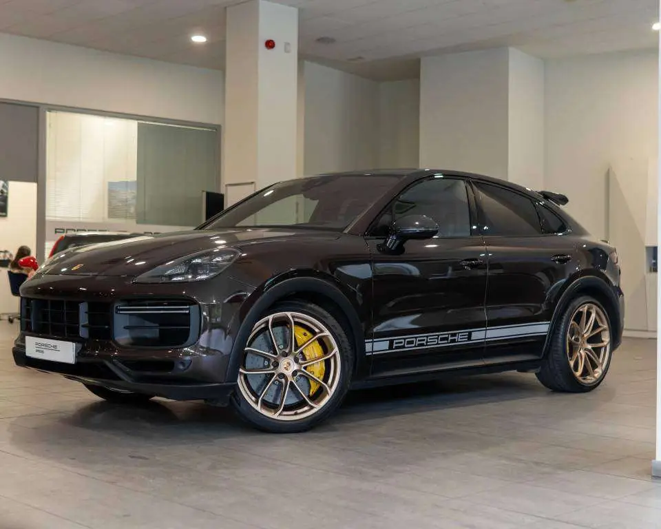 Photo 1 : Porsche Cayenne 2022 Petrol