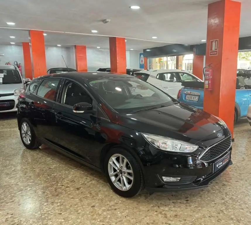 Photo 1 : Ford Focus 2017 Petrol