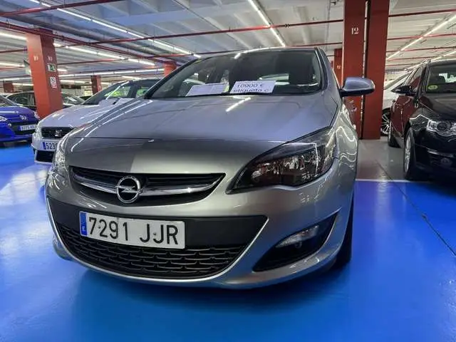 Photo 1 : Opel Astra 2015 Diesel