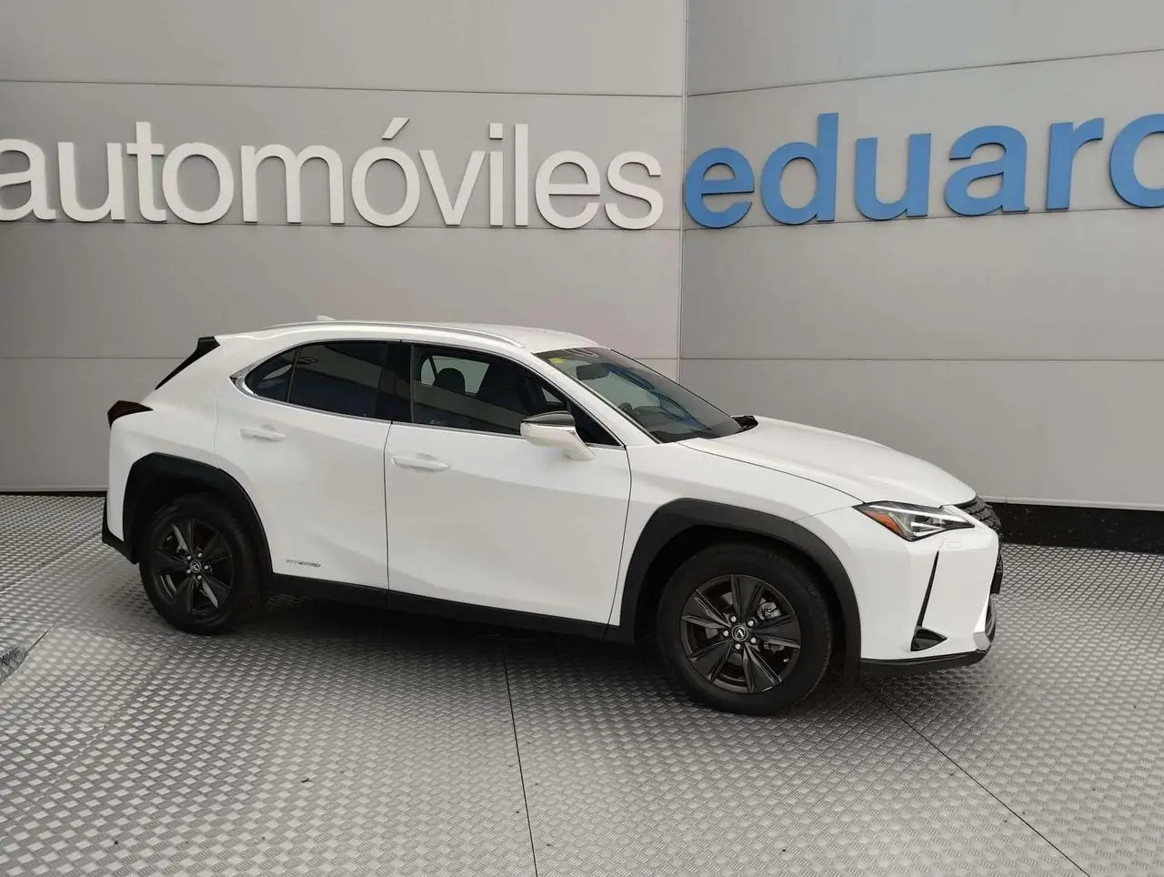 Photo 1 : Lexus Ux 2020 Hybrid