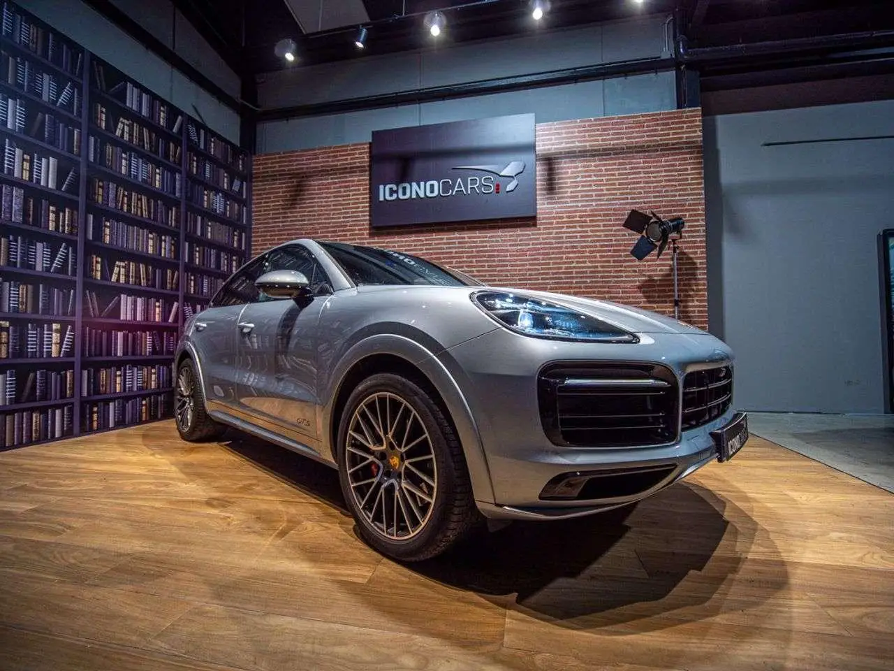 Photo 1 : Porsche Cayenne 2020 Petrol