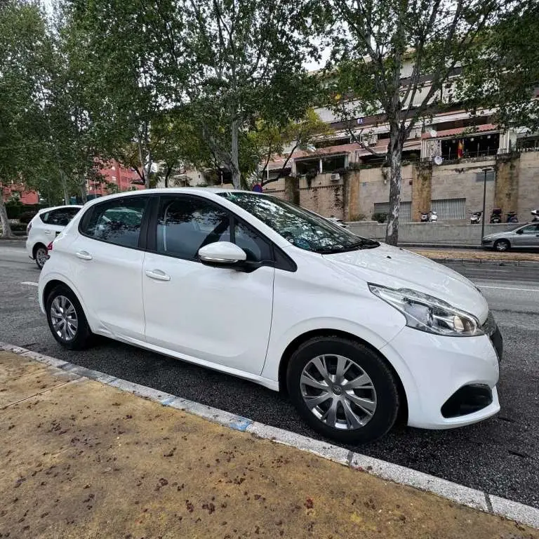 Photo 1 : Peugeot 208 2019 Petrol