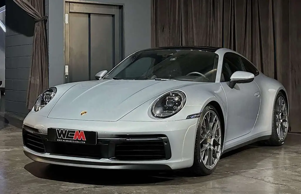 Photo 1 : Porsche 992 2019 Essence