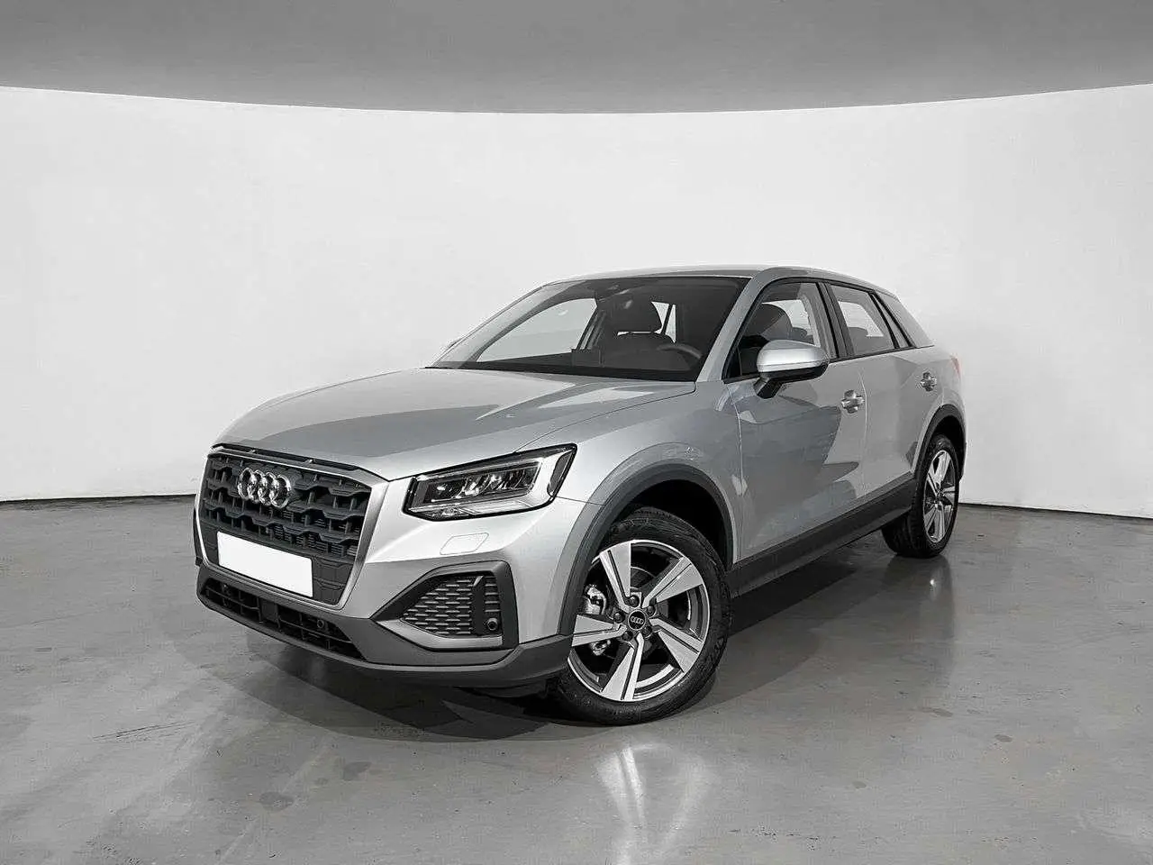 Photo 1 : Audi Q2 2024 Petrol